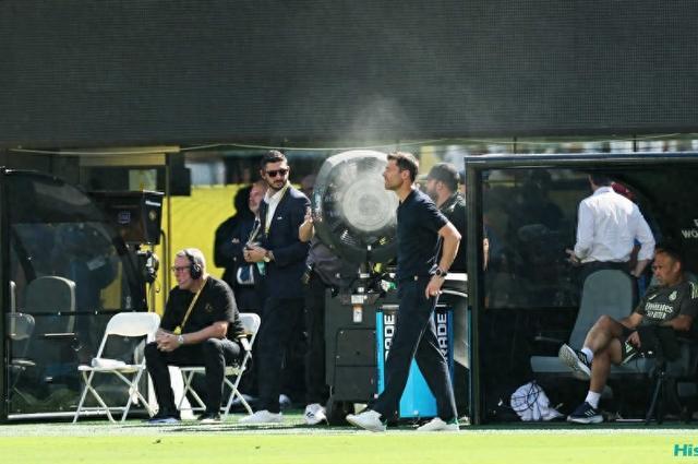 亚博-皇马进4强！43岁龙哥握拳庆祝：4次变阵 激活3人 大师级指挥