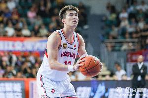 亚博体育-广州男篮新赛季国内球员注册信息：郭艾伦D类合同明年夏天到期