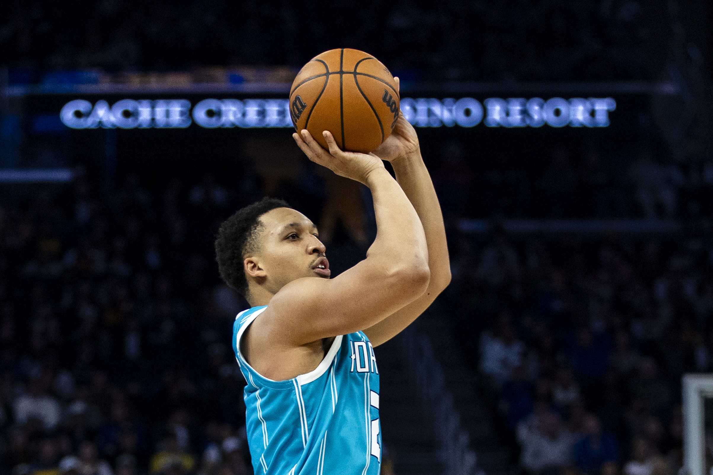 亚博体育-但凡投中几个呢！格威6投全铁&amp;赛恩·詹姆斯2中0 二人一分未得